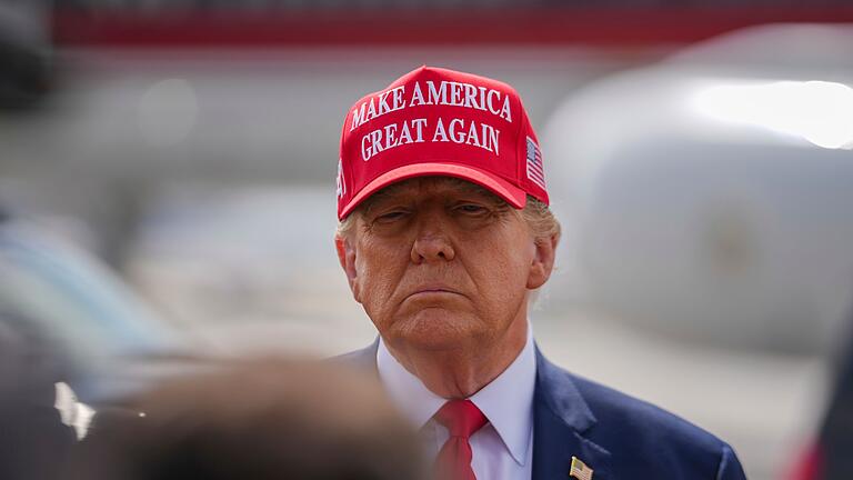 Donald Trump.jpeg - Hintergrund des Falls ist, dass Trump 2016 kurz vor seiner Wahl zum Präsidenten 130.000 US-Dollar Schweigegeld an die Pornodarstellerin Stormy Daniels zahlen ließ. Donald Trump.jpeg - Hintergrund des Falls ist, dass Trump 2016 kurz vor seiner Wahl zum Präsidenten 130.000 US-Dollar Schweigegeld an die Pornodarstellerin Stormy Daniels zahlen ließ.