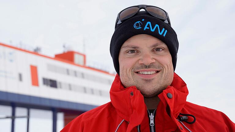 Für rund 14 Monate arbeitet Johannes Schötz auf der Polarstation des Alfred-Wegener-Instituts. Für rund 14 Monate arbeitet Johannes Schötz auf der Polarstation des Alfred-Wegener-Instituts.