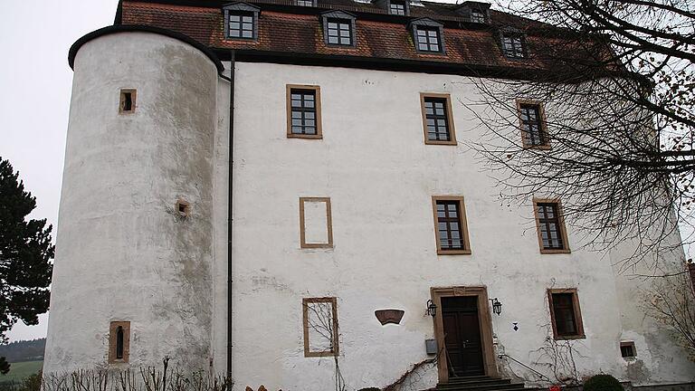 Friedrich Karl Freiherr von Hutten lebt mit seiner Frau Luise und den beiden Söhnen in der Huttenburg im hessischen Altengronau.