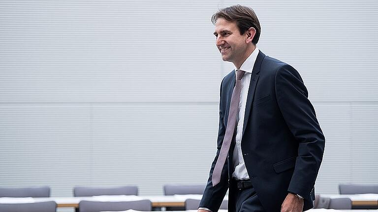 CDU/CSU Fraktionssitzung       -  Die Unionsfraktion im Bundestag hat den Chef der baden-württembergischen Landesgruppe, Andreas Jung (43), zum neuen Vizevorsitzenden gewählt.