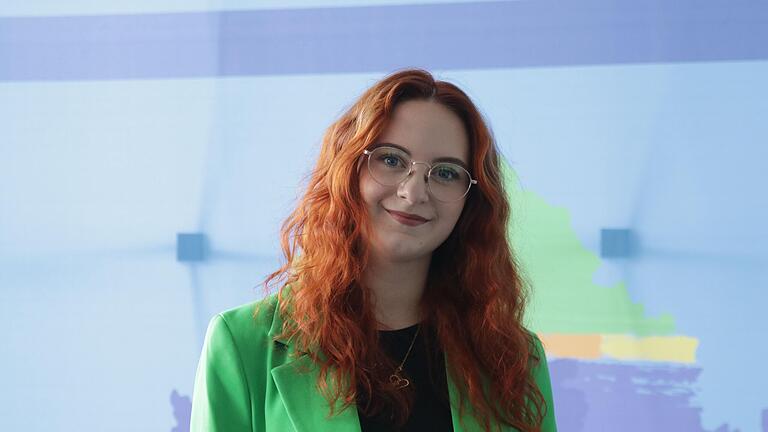 Josefine Herbert aus Motten (Lkr. Bad Kissingen) ist Friseurin. Josefine Herbert aus Motten (Lkr. Bad Kissingen) ist Friseurin.