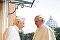Der Alte und der Neue: Papst Franziskus (rechts) besucht seinen Vorgänger Benedikt XVI. ab und an im Kloster Mater Ecclesiae.