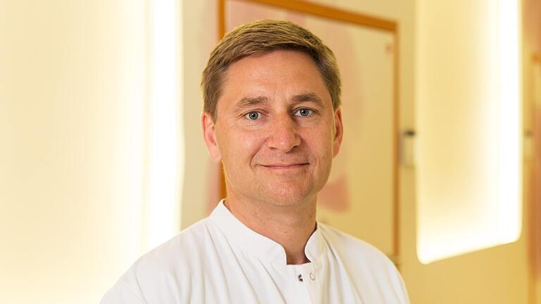 Dr. Michael Papsdorf, Oberarzt an der Frauenklinik in Würzburg, hat die Geburt vieler Mehrlinge betreut. Er hat selbst auch einen Zwillingsbruder.