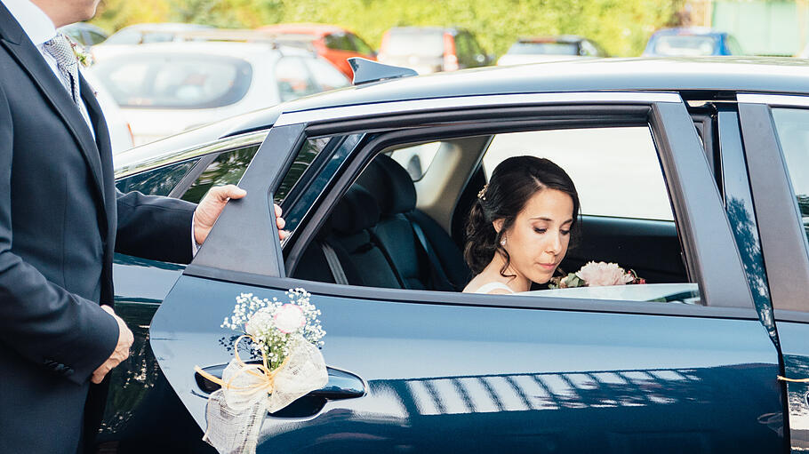 hochzeitsauto       -  Das sportliche Hochzeitsauto legt garantiert einen schnittigen Auftritt hin.
