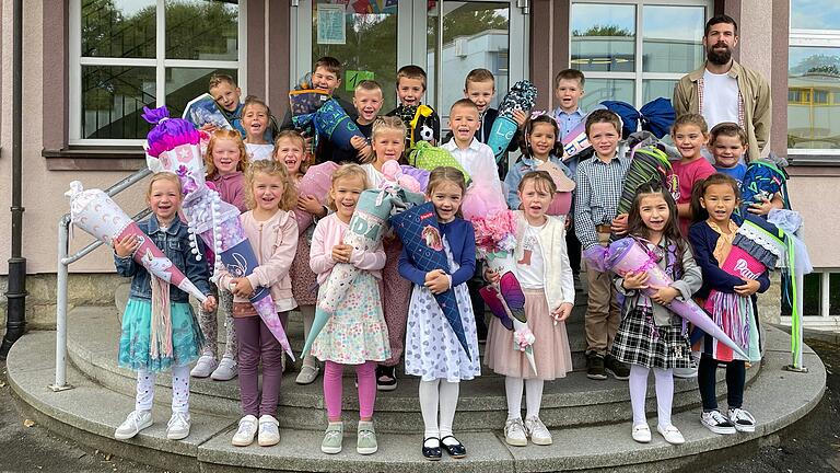 Ebenfalls 22 Kinder sind der Klasse 1c an der Grundschule Gerolzhofen zugeordnet. Klassenlehrer Jörn Betz (im Bild) unterrichtet die Erstklässler und begrüßte sie an ihrem ersten Schultag.&nbsp;