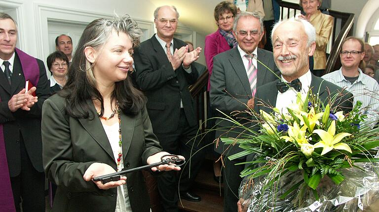 Da war die Museums-Welt noch in Ordnung: Anfang 2007 bekommt Museumsleiterin Stephanie Nomayo vom damaligen OB Bernd Moser die – symbolische – Schlüsselgewalt. Da war die Museums-Welt noch in Ordnung: Anfang 2007 bekommt Museumsleiterin Stephanie Nomayo vom damaligen OB Bernd Moser die – symbolische – Schlüsselgewalt.