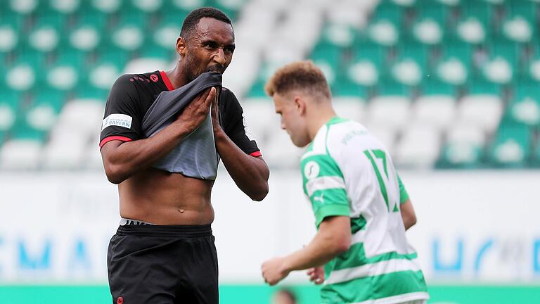 In Fürth setzte es für Saliou Sané und die Würzburger Kickers eine 0:1-Niederlage. Trotzdem gibt es noch immer eine Chance auf die Aufstiegsspiele. In Fürth setzte es für Saliou Sané und die Würzburger Kickers eine 0:1-Niederlage. Trotzdem gibt es noch immer eine Chance auf die Aufstiegsspiele.
