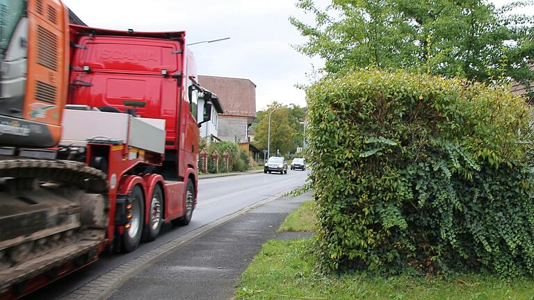 Die Ortsdurchfahrt Schaippach: Die Schaippacher fordern einen baldigen Bau der Umgehung. Die Ortsdurchfahrt Schaippach: Die Schaippacher fordern einen baldigen Bau der Umgehung.