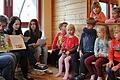 Schüler der Klasse 9P lasen im Kindergarten in Lendershausen den Kindern vor.