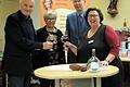 20. Literarische Weinprobe der katholischen Bücherei in Greußenheim: (von links) Landrat Eberhard Nuß, Bücherei-Teamleiterin Rita Lannig, Pfarrvikar Hatto von Hatzfeld und Weindozentin Martha Gehring