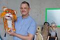 Der Figurenbildner Norman Schneider erschafft lebensechte Puppen wie diesen Kater.