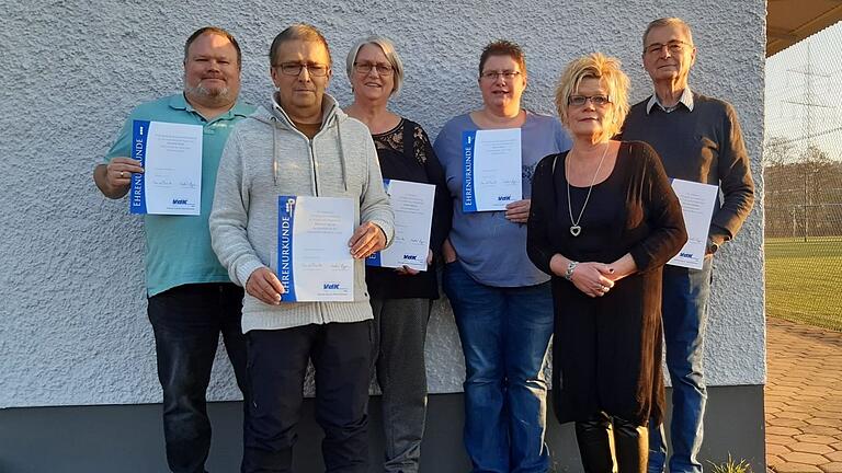 Auf dem Foto Jochen Haas, fünf Jahre Mitarbeit, Michael Reuß, Anke Kraus, je zehn Jahre Mitglied, Anita Haas fünf Jahre Mitarbeit, Vorstandsvorsitzende Anja Schreiner, Helmut König 25 Jahre Mitglied. Auf dem Foto Jochen Haas, fünf Jahre Mitarbeit, Michael Reuß, Anke Kraus, je zehn Jahre Mitglied, Anita Haas fünf Jahre Mitarbeit, Vorstandsvorsitzende Anja Schreiner, Helmut König 25 Jahre Mitglied.