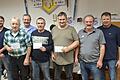 Gegen Mitternacht standen in Burghausen beim diesjährigen Schafkopf-Turnier die Gewinner fest. Zum anschließenden Siegerfoto positionierten sich (von links) DJK-Vorstand für Sport, Thomas Bauer, Ewald Dömling (3. Platz), Karlheinz Schießer (Organisator), Gesamtsieger Otto Amthor, Dirk Gensler (2. Platz), Reinhard Keller (Spielaufsicht) sowie DJK-Vorstand für Organisation, Infrastruktur und Öffentlichkeitsarbeit, Oliver Brendel.