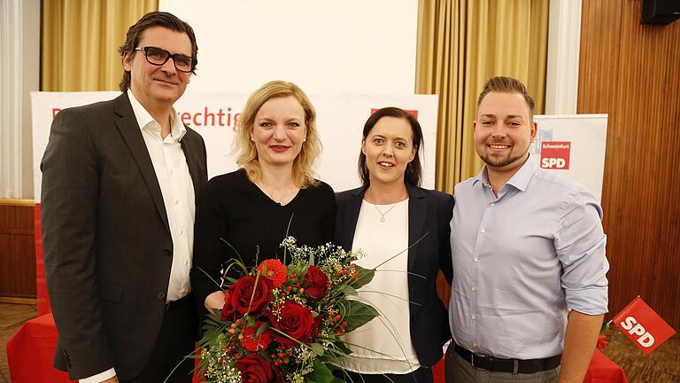 Gehen tatkräftig in den Kommunalwahlkampf 2020 in Schweinfurt (von links): SPD Stadtratsfraktionsvorsitzender Ralf Hofmann, Oberbürgermeister-Kandidatin Marietta Eder, SPD-Kreisvorsitzende Julia Stürmer-Hawlitschek und SPD-Unterbezirksvorsitzender Markus Hümpfer. Gehen tatkräftig in den Kommunalwahlkampf 2020 in Schweinfurt (von links): SPD Stadtratsfraktionsvorsitzender Ralf Hofmann, Oberbürgermeister-Kandidatin Marietta Eder, SPD-Kreisvorsitzende Julia Stürmer-Hawlitschek und SPD-Unterbezirksvorsitzender Markus Hümpfer.