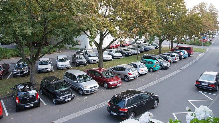Das Parken am Spitalseeplatz wird kostenpflichtig. Das Parken am Spitalseeplatz wird kostenpflichtig.