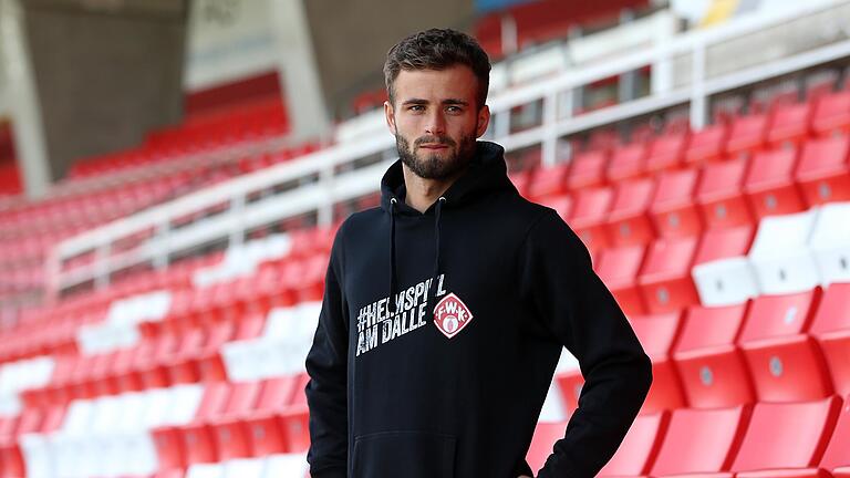 Vor dem richtungsweisenden Heimspiel gegen Münster hofft Kickers Vize-Kapitän Daniel Hägele darauf, dass die Rothosen ihr Selbstvertrauen zurückgewonnen haben. Vor dem richtungsweisenden Heimspiel gegen Münster hofft Kickers Vize-Kapitän Daniel Hägele darauf, dass die Rothosen ihr Selbstvertrauen zurückgewonnen haben.