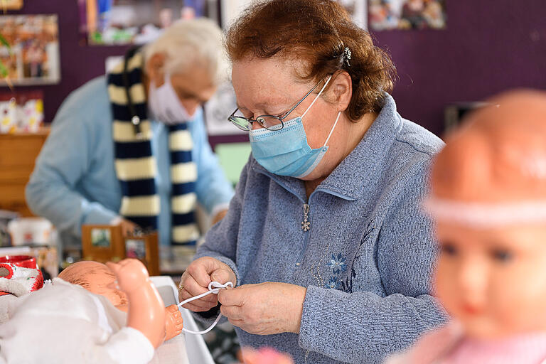 Chefärztin Christel Gaida bei der Arbeit.