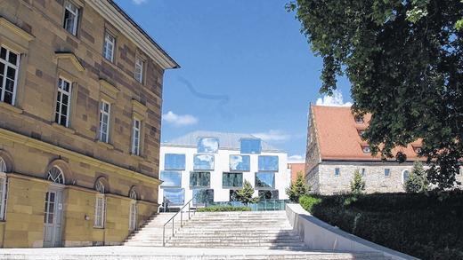 Mainlände 2: Hier der Treppenaufgang an der Harmonie zur Innenstadt.