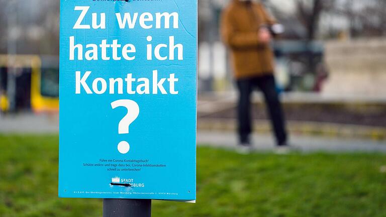 Gehört in Würzburg seit dem vergangenen Jahr zum Stadtbild dazu: Schild der Kampagne für gegenseitige Achtsamkeit.