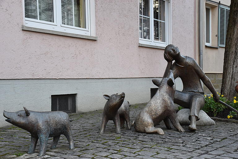 Im Schweinfurter Stadtteil Zürch steht diese Skulpturengruppe von Peter Vollert.&nbsp;&nbsp;