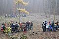 Die Freiwilligen des Bergwald waren am vergangenen Samstag vor Ort in der Hundsbacher Waldabteilung 'Mausgrund', um dort standortheimische Laubbäume zu pflanzen. Mit dabei waren auch Schülerinnen, Schüler, deren Eltern, Großeltern und Lehrkräfte sowie die Umweltgruppe des Deutschhaus-Gymnasiums aus Würzburg.