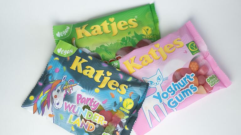 Katjes       -  Tüten mit Fruchtgummis der Marke Katjes.