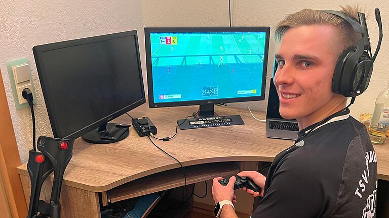 Lockere Vorbereitung: Jan Hofmann und seine Teamkollegen haben keine festen Zeiten für das Training an der PlayStation.