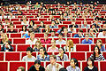Studenten im Hörsaal.jpeg       -  BAföG sorgt bei einem Vollzeitstudium für den Lebensunterhalt. Aber wer hat Anspruch?