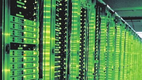 Umschlagplatz für 3000 Mails pro Sekunde: der Blick in einen von elf Serverräumen im Rechenzentrum Karlsruhe von 1&1, GMX und Web.de.