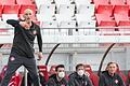 Trainer: Ralf Santelli gibt Anweisungen von der Seitenlinie.