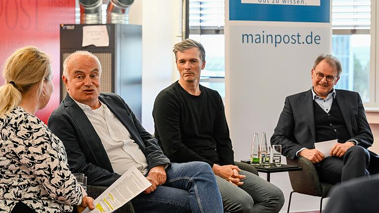 Sabrina Hüttner (von links), Michael Czygan, Ivo Knahn und Rainer Dvorak führten einen angeregten Austausch über die Rolle und Veränderungen der Medien mit Blick auf die Demokratie. Sabrina Hüttner (von links), Michael Czygan, Ivo Knahn und Rainer Dvorak führten einen angeregten Austausch über die Rolle und Veränderungen der Medien mit Blick auf die Demokratie.