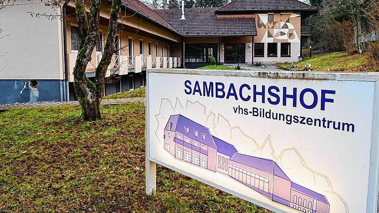 Ferienzimmer und -wohnungen werden in dem ehemaligen Bildungszentrum entstehen. Schon im nächsten Mai sollen die ersten Gäste in sanierte Räumlichkeiten ziehen.