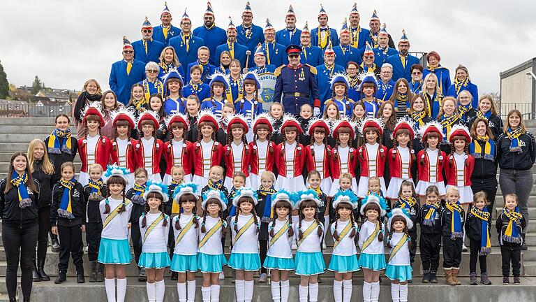 Die Gildenfamilie der Faschingsgilde 'Helau Krakau'. Die Gildenfamilie der Faschingsgilde 'Helau Krakau'.