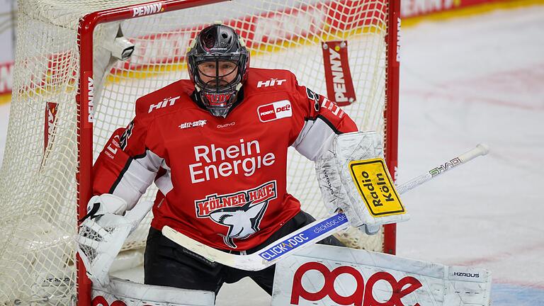 Kölner Haie - Pinguins Bremerhaven       -  Glänzte mit 43 Paraden: Haie-Torhüter Julius Hudacek.