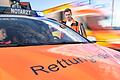 An der Rettungswache in Volkach (Lkr. Kitzingen): Nikolai Kieleis vom BRK fährt Notärztin Stefanie Djalek mit dem Notarzteinsatzfahrzeug (NEF) zum Einsatzort. Der Rettungswagen (im Hintergrund) fährt stets getrennt.