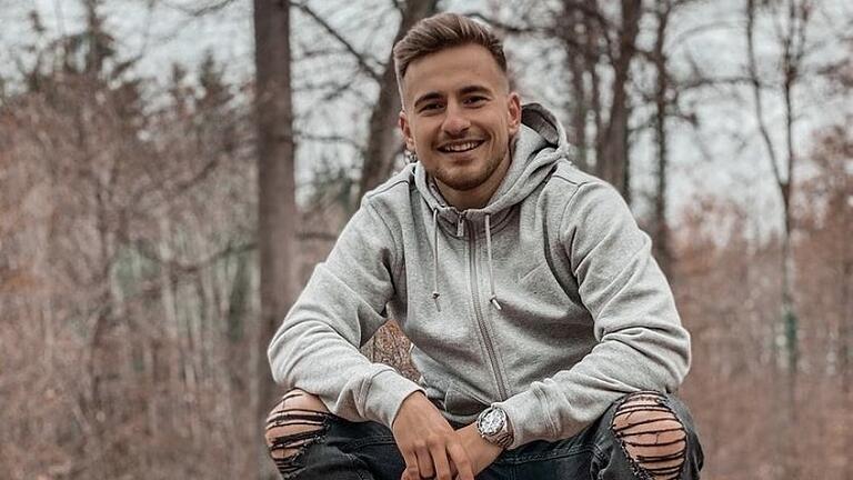 Lukas Glade wechselte im Januar offiziell vom SC Bubesheim zum Fußball-Landesligisten TG Höchberg. Im vergangenen Jahr trainierte er dort bereits mit, solange das noch möglich war. Der 22-Jährige spielte zuvor unter anderem bei Schwaben Augsburg und beim SSV Ulm. Lukas Glade wechselte im Januar offiziell vom SC Bubesheim zum Fußball-Landesligisten TG Höchberg. Im vergangenen Jahr trainierte er dort bereits mit, solange das noch möglich war. Der 22-Jährige spielte zuvor unter anderem bei Schwaben Augsburg und beim SSV Ulm.