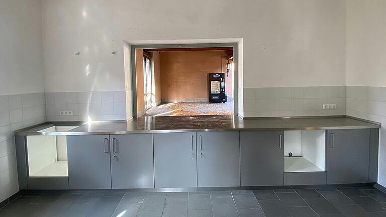 Das Backhaus in Hollstadt wurde umgestaltet und erhielt dabei unter anderem eine Küchenzeile. Das Backhaus in Hollstadt wurde umgestaltet und erhielt dabei unter anderem eine Küchenzeile.