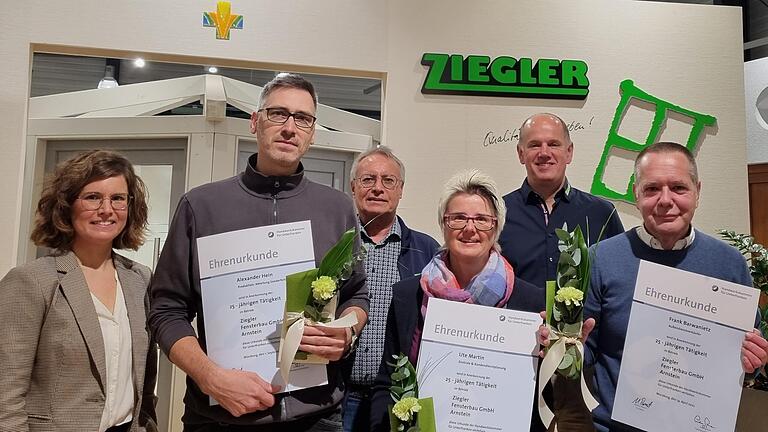 Das Foto zeigt (von links): Anna-Laura Ziegler (GF), Alexander Hein 25 Jahre, Burkard Ziegler (GF), Ute Martin 25 Jahre, Stefan Dotzel (GF), Frank Barwanietz 25 Jahre.