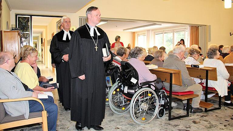 Bei einem Gottesdienst in der Johanneskapelle wurde die neue Senioren-Wohngruppe im Haus Lehmgruben eingeweiht.