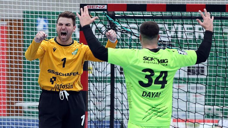 Großer Jubel bei den Rimparer Wölfen um Torwart Marino Mallwitz (links) und Yonatan Dayan nach dem Sieg über den Tabellenzweiten VfL Gummersbach. Großer Jubel bei den Rimparer Wölfen um Torwart Marino Mallwitz (links) und Yonatan Dayan nach dem Sieg über den Tabellenzweiten VfL Gummersbach.