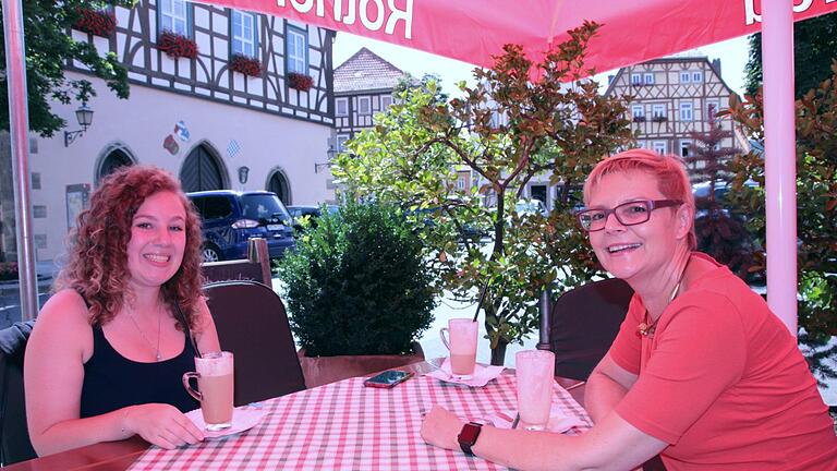 Moana Dempsey traf sich in Münnerstadt mit der Bundestagsabgeordneten Sabine Dittmar und erzählte ihr von ihren Erfahrungen ihres Auslandsjahres. Foto: Heike Beudert - Moana Dempsey traf sich in Münnerstadt mit der Bundestagsabgeordneten Sabine Dittmar und erzählte ihr von ihren Erfahrungen ihres Auslandsjahres. Foto: Heike Beudert Moana Dempsey traf sich in Münnerstadt mit der Bundestagsabgeordneten Sabine Dittmar und erzählte ihr von ihren Erfahrungen ihres Auslandsjahres. Foto: Heike Beudert - Moana Dempsey traf sich in Münnerstadt mit der Bundestagsabgeordneten Sabine Dittmar und erzählte ihr von ihren Erfahrungen ihres Auslandsjahres. Foto: Heike Beudert