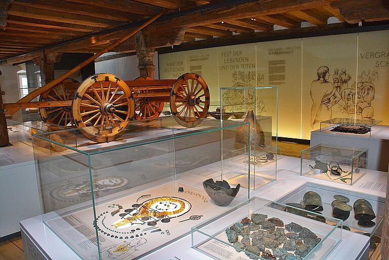 Völlig neu konzipiert ist die archäologische Ausstellung in den Museen Schranne in Bad Königshofen. Auf zwei Stockwerken werden die zahlreichen Exponate präsentiert