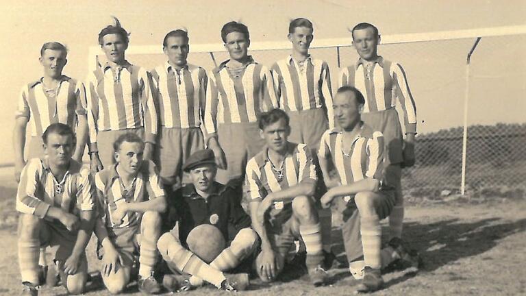 100 Jahre FC Thulba - Dieses Bild von der Wiederaufnahme des Fußballbetriebs nach dem 2. Weltkrieg zeigt die kickenden Frankonen im Jahr 1949. 100 Jahre FC Thulba - Dieses Bild von der Wiederaufnahme des Fußballbetriebs nach dem 2. Weltkrieg zeigt die kickenden Frankonen im Jahr 1949.