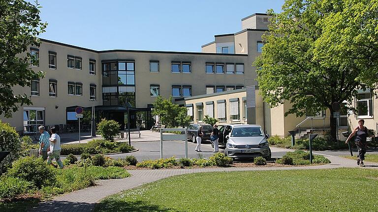 Über die Zukunft des Klinik-Standortes Marktheidenfeld berieten die Mitglieder des Werkausschusses des Eigenbetriebs am Montag vor Ort. Der erhoffte Beschlussvorschlag für die Kreistagssitzung am 18. Mai kam aber nicht zustande – das Nachnutzungskonzept brachte wenig Neues. Über die Zukunft des Klinik-Standortes Marktheidenfeld berieten die Mitglieder des Werkausschusses des Eigenbetriebs am Montag vor Ort. Der erhoffte Beschlussvorschlag für die Kreistagssitzung am 18. Mai kam aber nicht zustande – das Nachnutzungskonzept brachte wenig Neues.