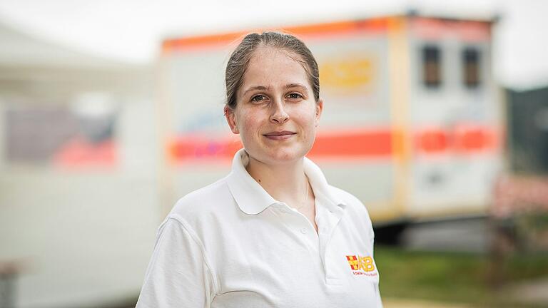 Lea Eck (24) aus Hambach kümmert sich als Sanitäterin um das Wohl der Gäste. Lea Eck (24) aus Hambach kümmert sich als Sanitäterin um das Wohl der Gäste.