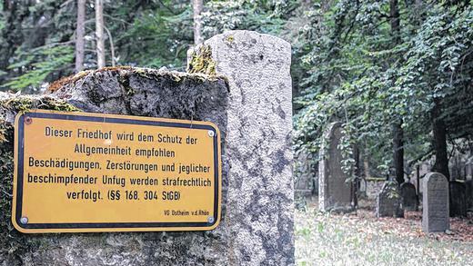 Abgeschiedener Ort: Der jüdische Friedhof Oberwaldbehrungen liegt mitten im Wald.