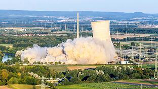 Am 16. August 2024 wurden die Kühltürme am stillgelegten Kernkraftwerk Grafenrheinfeld gesprengt. Die Sprengung hatte sich verzögert, weil ein Pro-Atomkraft-Aktivist auf einen Strommast geklettert war. Die strafrechtlichen Ermittlungen gegen ihn sind bisher nicht abgeschlossen.