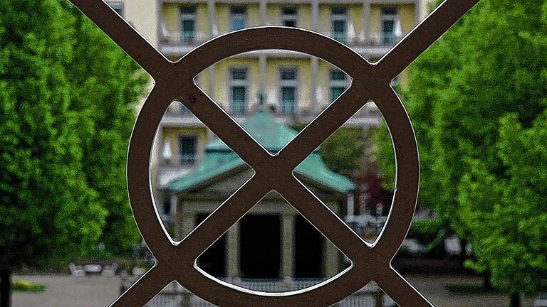Gestrichen? Der Projektentwickler Feuring ist mit seinem Auftrag, für Abriss und Neubau des Kurhaushotels ein tragfähiges Konzept für Investition und Betrieb zu entwickeln, offenbar gescheitert. Gestrichen? Der Projektentwickler Feuring ist mit seinem Auftrag, für Abriss und Neubau des Kurhaushotels ein tragfähiges Konzept für Investition und Betrieb zu entwickeln, offenbar gescheitert.