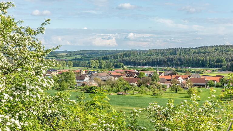 Im beschaulichen Geiselwinder Ortsteil Gräfenneuses soll ein Landeplatz für Hubschrauber entstehen. Im beschaulichen Geiselwinder Ortsteil Gräfenneuses soll ein Landeplatz für Hubschrauber entstehen.