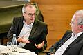 'Vergebung kann nur eine höhere Souveränität gewähren', sagt er Theologe Hans-Joachim Sander (links) im Gespräch mit Ulrich Konrad.